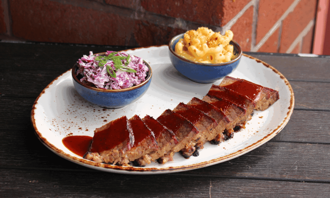 Gus's BBQ by null