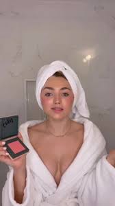 Ejwgq sxuamcdu jpg x Peyton list