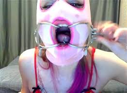 Sylvi gives blowjob with her pierced tongue jpg x Tongue piercing blowjob