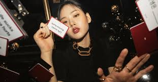 비비 fakenude|New Source 뉴소스 | 쉿, 아무도 모르게 해. 비비의 이중생활을 가수 비비(@nakedbibi)는 현재 이중생활 중!  무대에서는 비비의 독보적인 매력이 넘치는 가수의 모습을, 무대 아래에서는 비비의 본명인 '김형서'로써, 털털한 그대로의 모습을  선보입니다.⭐ 비비의... |