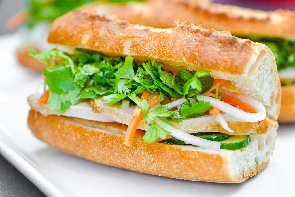 GHÉ bánh mì & rolls by null