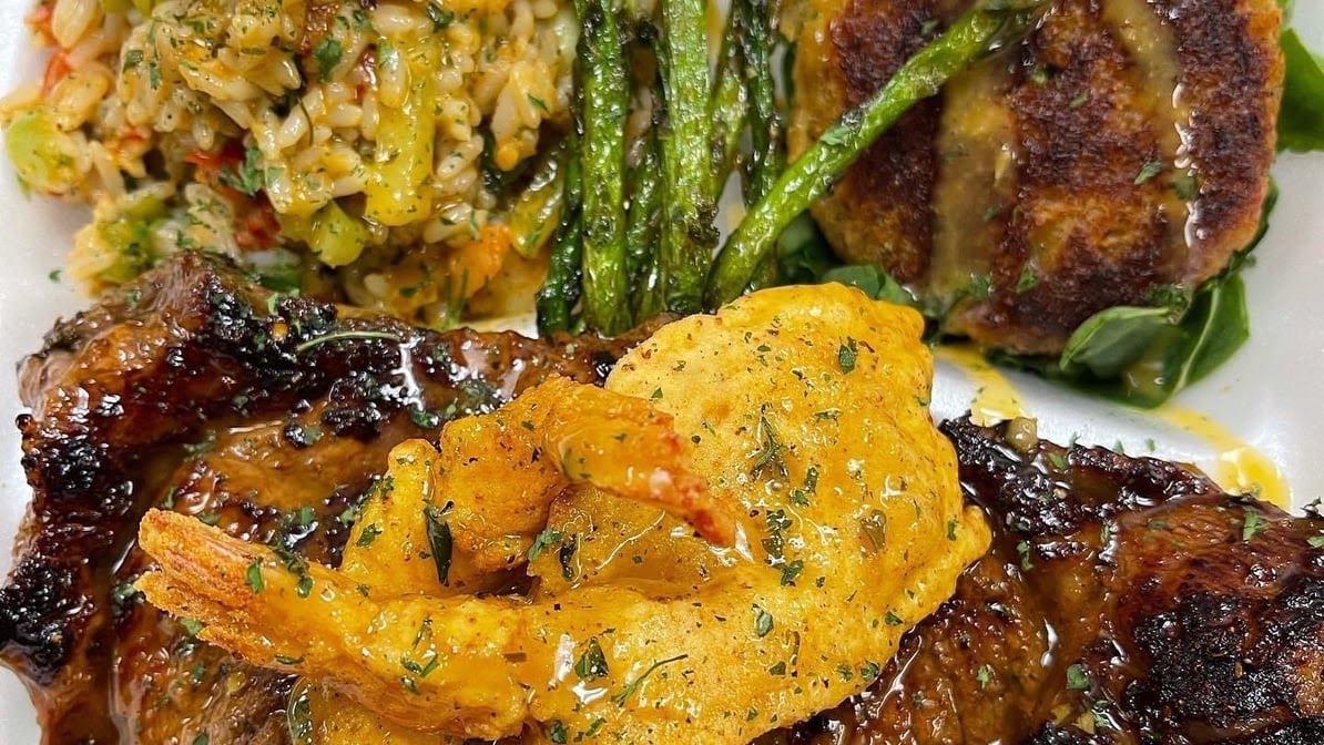 Pee-Wee's Crab Cakes on the Go of Texas by null