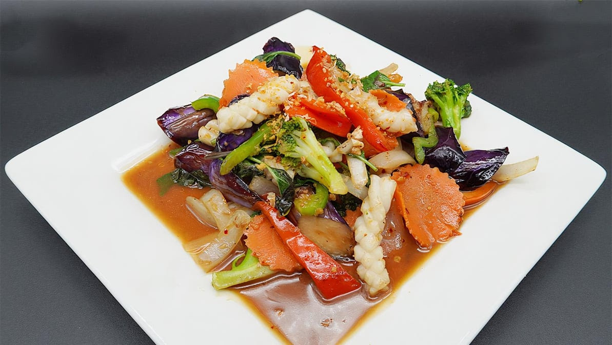 Thai Carnation Restaurant and Lounge by null