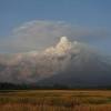 インドネシアのスメル火山が噴火、約2000人避難