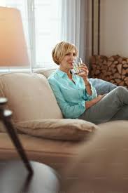 熟女主婦家庭内画像|家事の後に疲れた熟女 — ストック写真 © photography33 #657626000