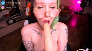 Ij yubeasaatbaaaaaa vlpskuyg qoy jpg x Girls sucking on dildos