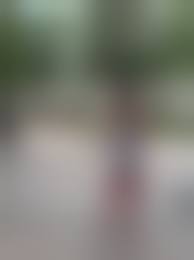 懐かしい野外露出|下半身はノーパンにシースルーのレギンスだけの姿で湖を眺める女性【野外露出】 | ImitationSkin – パンスト直穿きフェチの復活