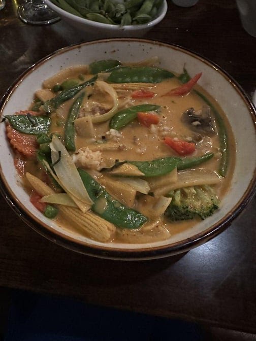 Le Ros Thai Asian Cuisine & Bar by null