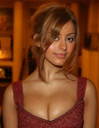 zahia sexy|Zahia : Nue et sexy sur l'affiche de la campagne pro-végétarienne de PETA -  Closer