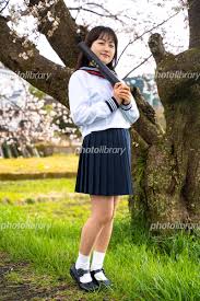 女子高生　毕业|卒業式の女子高生[11014003895]の写真・イラスト素材｜アマナイメージズ