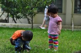 女孩尿 |尿不湿女孩”已返回江西老家：母女俩愿接受帮助-观察者网