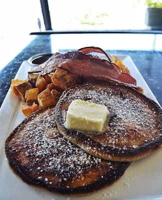 Maple Ave Restaurant by null