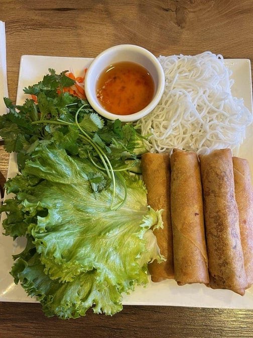 Pho Ivy by null
