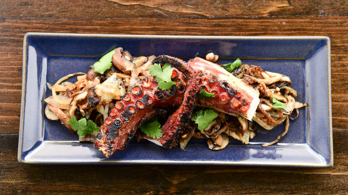 Amuleto Mexican Table by null