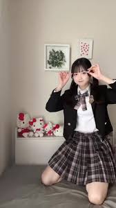 ジュニアアイドル　よつんばい|寒くない？ ネオジャポ・瀬戸みるかさん 22歳のセンターが魅せる屋内スキー×鮮やか青ビキニ(まいどなニュース) - goo ニュース