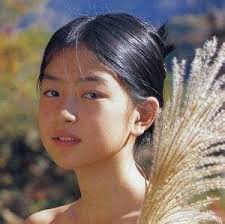  レオナの社 ヌード|このジュニアアイドルの名前を教えて下さい。 - 1998年発行の「... - Yahoo!知恵袋