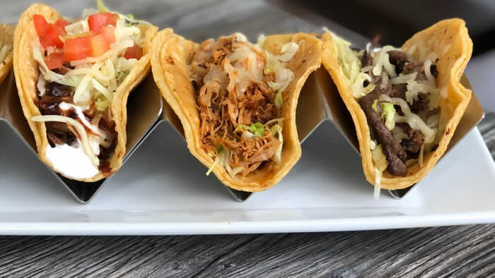 Tacos Y Mas by null