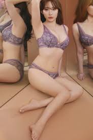 アイコラ バック|篠崎愛 ラミネート加工 写真集 切り抜き 12ページ 巨乳 美乳 美尻 アイドル グラビア