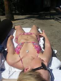 Thlop it very hard to find candid bikini visible asshole shots… this is an awesome peeking butthole jpg x Candid bikini