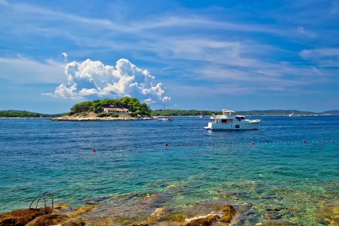 Pakleni Islands by null