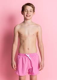 Pink teens|ティーンエイ ジャーは、ビーチでの水着姿はピンクの女の子の写真素材・画像素材 Image 42828123