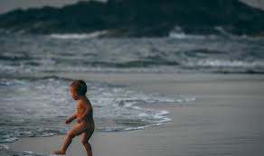 Конкурс маленьких нудисток|Осторожно: голые дети! - Jana