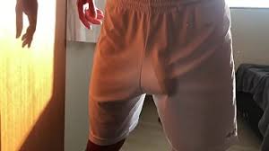 Pedalando de shorts sem cueca e levando mijão na cara no meio do parque completo no red jpg x Sem cueca