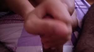 Teen gives her first handjob jpg x First handjob