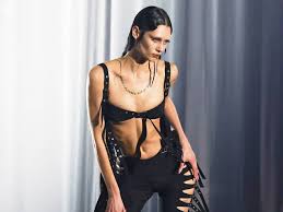  Голый icdn.ru girls.com'|Канье Уэст использовал голых женщин на праздничном обеде и вызвал скандал:  Еда: Из жизни: Lenta.ru