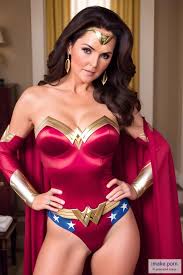 Beautiful thick model in wonder woman costume jpg x Wonder woman cosplay