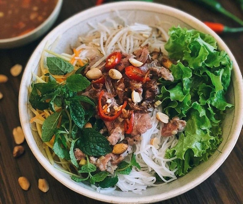 Pho Ngoon by null