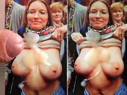 Busty girl shows boobs at mardi gras jpg x Mardi gras tits