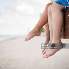 голые маленькие дети|Голые Ноги Милый Новорожденного Ребенка В Теплое Одеяло. Белый Детство.  Маленькие Босые Ноги Маленькой Девочки Или Мальчика. Сон Новорожденного  Ребенка. Фотография, картинки, изображения и сток-фотография без роялти.  Image 88275716