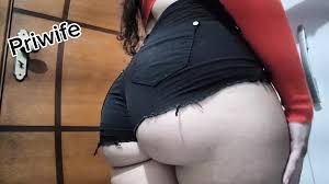 Provocando sem cueca no estacionamento completo no red jpg x Sem cueca