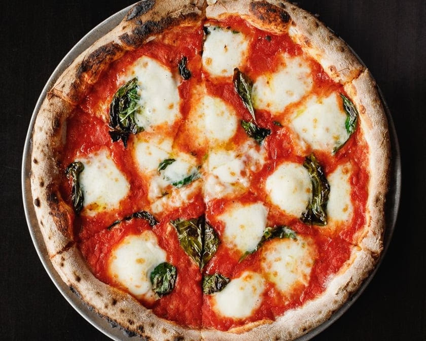 Pizzeria Lola by null