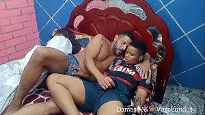 Sem cueca mostrando o pauzao duro jpg x Sem cueca