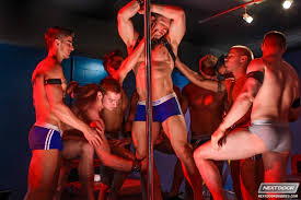 Egndhgaaaa kbizcfvbpmgugnsz jpg x Gay bar