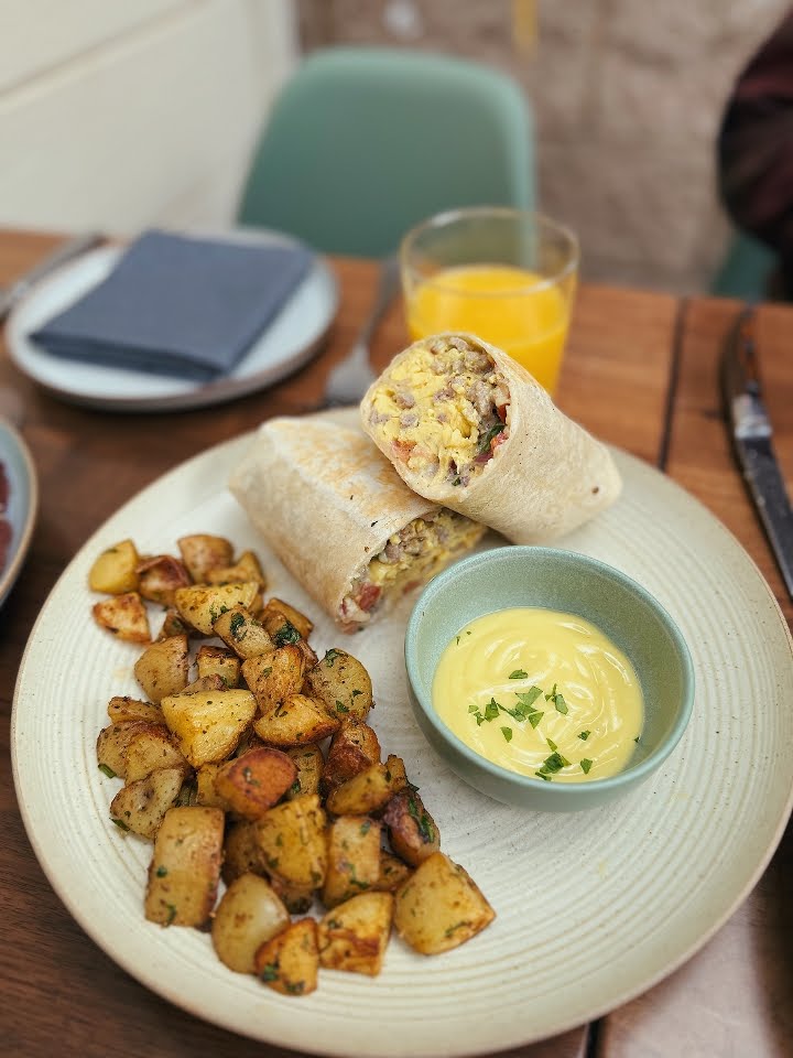 Tavola Rustica - Larkspur by null