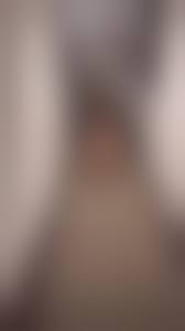 廊下　ヌード|Innocentの女の子は、友人に賭けを失った後、宮殿の廊下の階段で裸になります - Pornhub.com