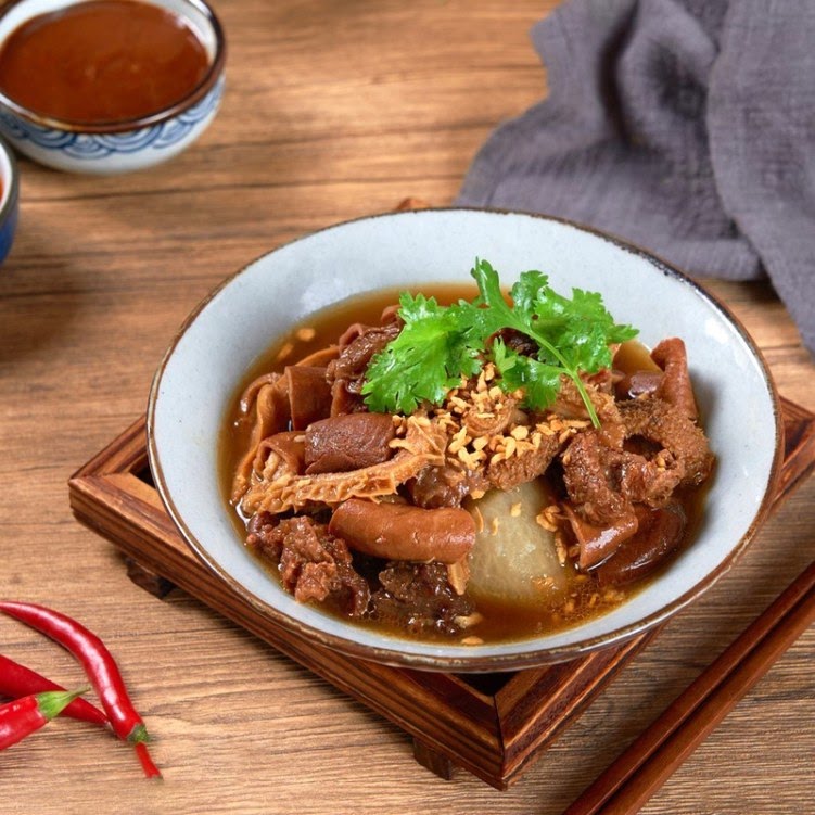 Yummy Yummy Noodles by null