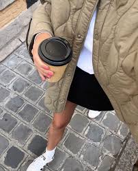 　自撮り 足裏 顔出し|この秋冬に再燃、3つの定番撮影テクを使ってみよう【木村麗インスタ連載 vol.5】 - WWDJAPAN