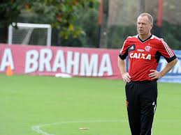 Poupado de treino, Cáceres deve desfalcar Flamengo na quarta
