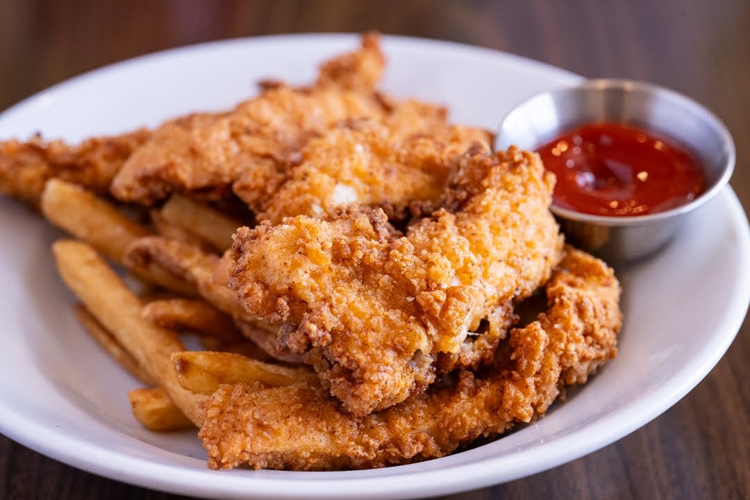 R/10 Social House by null