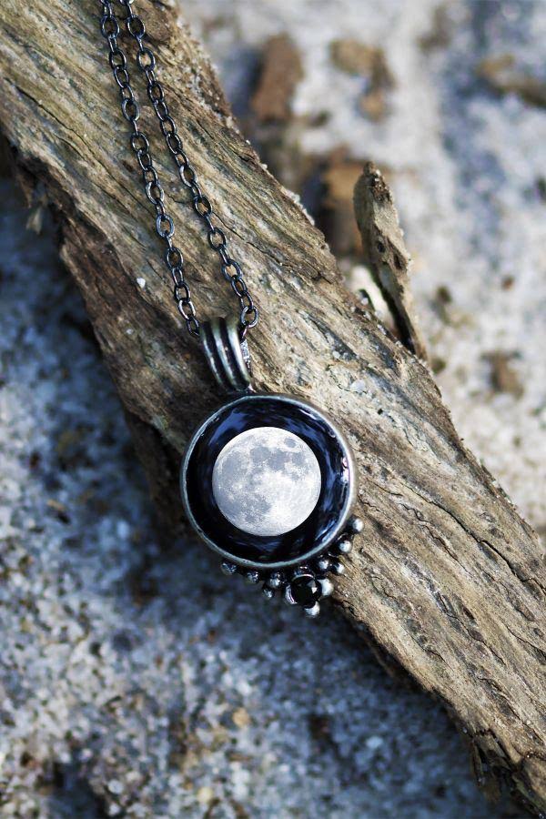 Moonglow Classic Necklace