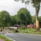 Dode bij zwaar ongeval in Oosterhout tussen auto en lijnbus