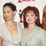 Wynonna und Ashley Judd wurden von Mama Naomis Testament ausgeschlossen