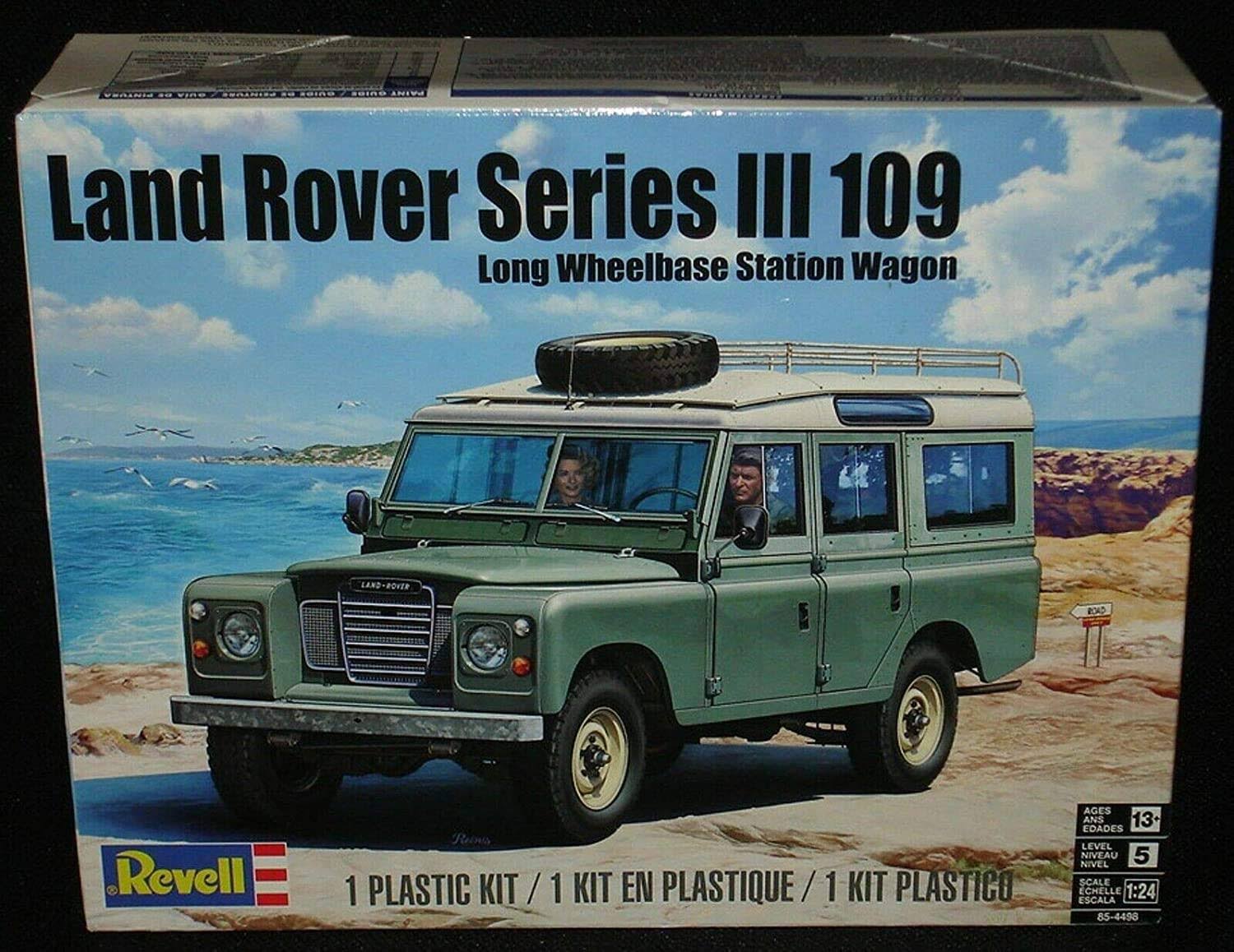 Revell Land Rover Series III 109 Station Waggon Plastic Model Kit 1:24-85-4498