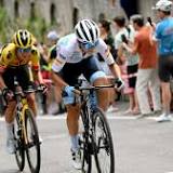 Marianne Vos powers to Stage 6 win as Annemiek van Vleuten defends pink at Giro Donne