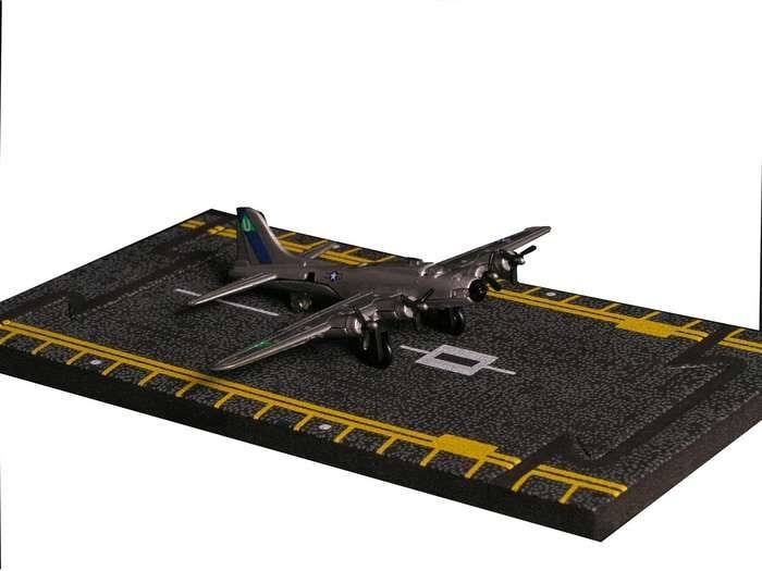 Hot Wings B-17 Flying Fortress Diecast Model - Silver Markings, 4" x 5"