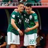 He betrayed Ochoa, Hirving Lozano stands on Chicharito´s side and exposes the fights between the veterans.